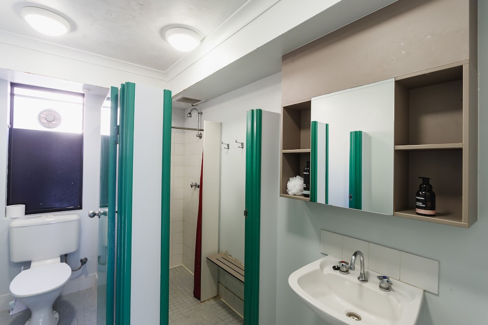 Karawara WA New Castle Holiday