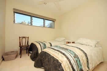 Lorikeet 2 - New Castle Holiday 1