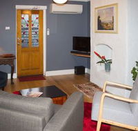 Heritage Listed Georgian Cottage - New Castle Holiday