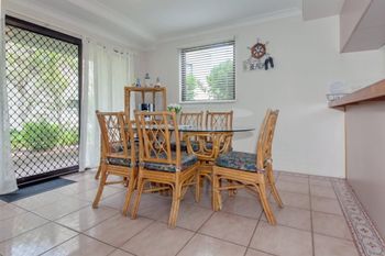Carindale Unit 13 19 23 Dowling Street - New Castle Holiday 2