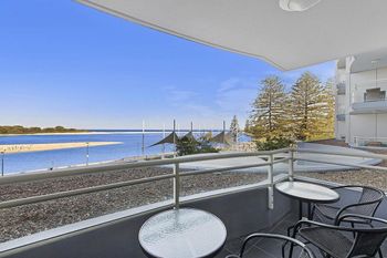 The Oak Room 106 - New Castle Holiday 0