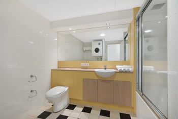 The Oak Room 106 - New Castle Holiday 3