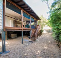 Modern 3 Bedroom Treehouse - New Castle Holiday