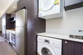 Executive Studio Inner City Apartment - New Castle Holiday 5