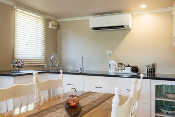 Belle La Vie B & B - New Castle Holiday 4