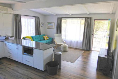 The Relax Shack At Culburra Beach Sleeps 7 - New Castle Holiday 3