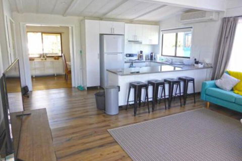 The Relax Shack At Culburra Beach Sleeps 7 - New Castle Holiday 7