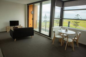 Watt Street 1 BR Apartment w Ocean Views