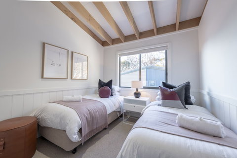 Discobulous 7 - New Castle Holiday 0