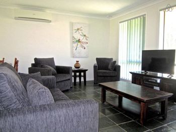 Simpstead - New Castle Holiday 0