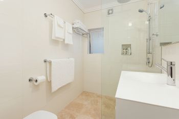 Bondi Beach Waterfront - New Castle Holiday 1