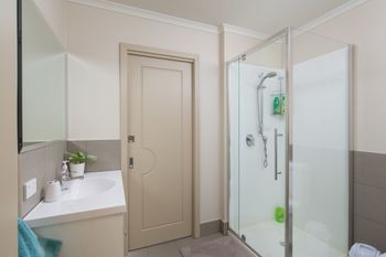 The Executive B & B - New Castle Holiday 6