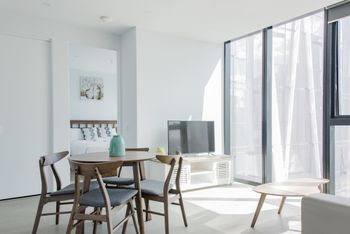 Avant Tower Apartment - New Castle Holiday 6