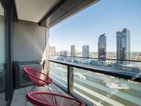 WaterFront Apartment - New Castle Holiday 1