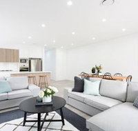 5 Bedroom Sydney Mansion with Parking - New Castle Holiday