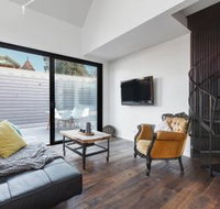 Architects Urban Retreat in Malvern - New Castle Holiday