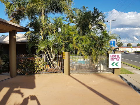 Rockhampton Palms Motor Inn - New Castle Holiday 1