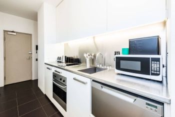 Executive Two Bed Penthouse Studio In The City - New Castle Holiday 2