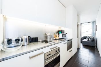 Executive Two Bed Penthouse Studio In The City - New Castle Holiday 4