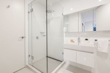 Iris Apartments By Ready Set Host - New Castle Holiday 6