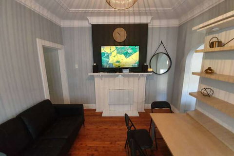 Incredible Location 2 Bedroom Bondi Beach Apartment - New Castle Holiday 5