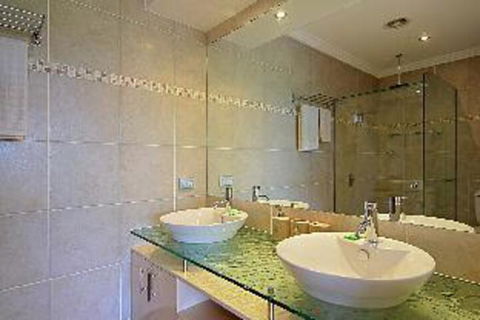 A PERFECT STAY 3 James Cook Apartments - New Castle Holiday 1