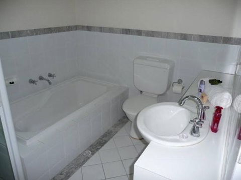 Absolute Luxury In The East End Of Adelaide Apartment - New Castle Holiday 3