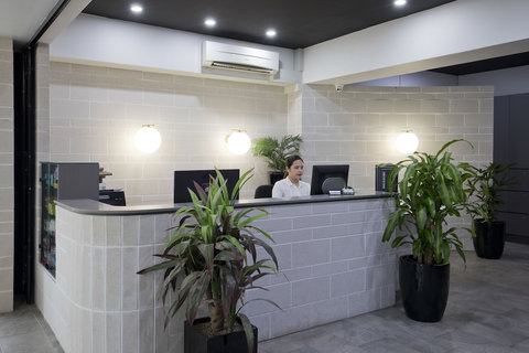 The Metropolitan Spring Hill - New Castle Holiday 3