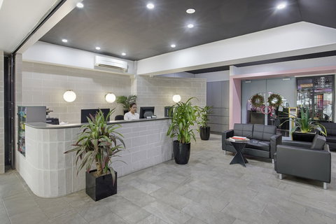 The Metropolitan Spring Hill - New Castle Holiday 4