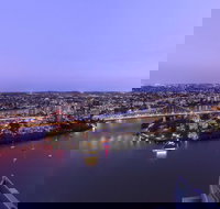 Oaks Aurora Tower - New Castle Holiday