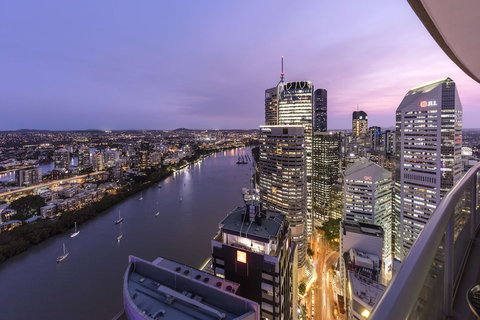 Oaks Aurora Tower - New Castle Holiday 2