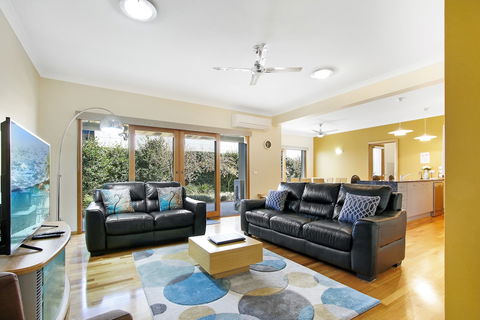 Apartments On Church - Unit 7 - New Castle Holiday 4