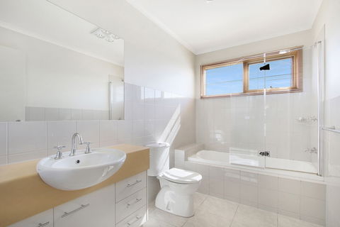 Apartments On Church - Unit 7 - New Castle Holiday 5