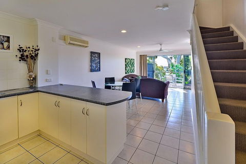 Sunset Waters Apartments - New Castle Holiday 4
