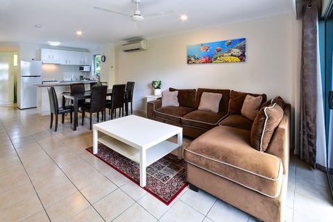 Sunset Waters Apartments - New Castle Holiday 6