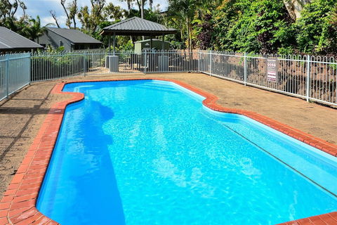 Sunset Waters Apartments - New Castle Holiday 1