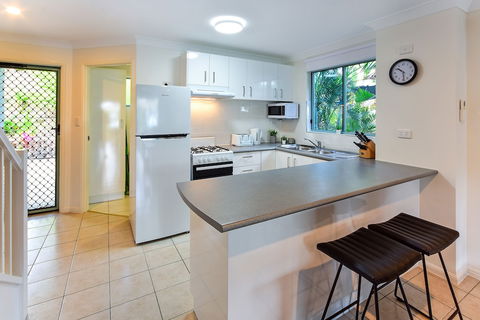 Sunset Waters Apartments - New Castle Holiday 3