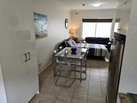 Acaill Accommodation Esplanade Living Self Check-In Self Check-Out - New Castle Holiday 3