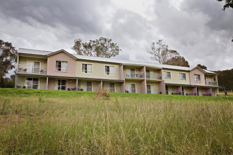 BATHURST GOLDFIELDS MOTEL On MOUNT PANORAMA - New Castle Holiday 1