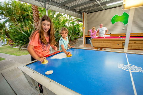 Tasman Holiday Parks - Hervey Bay - New Castle Holiday 0