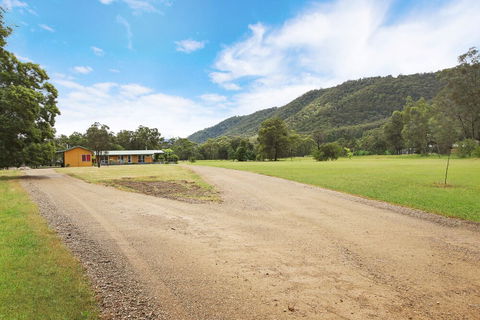 Feathertop Views And Dorm - New Castle Holiday 0