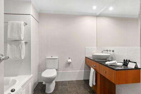 Poolside Apt In Alamanda Beachfront Resort 67 - New Castle Holiday 6
