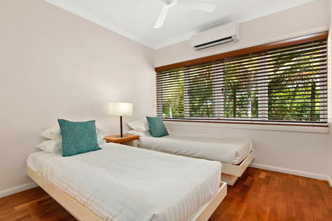 Poolside Apt In Alamanda Beachfront Resort 67 - New Castle Holiday 4