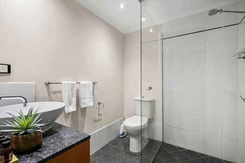 Poolside Alamanda Beachfront Resort 88 - New Castle Holiday 6