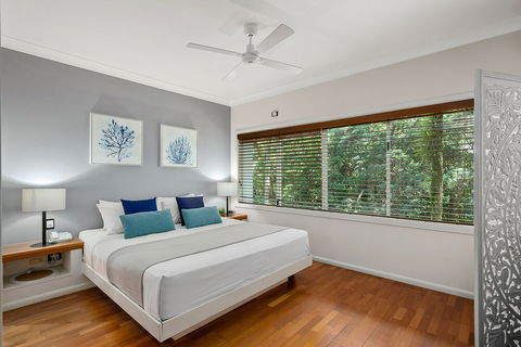 Poolside Alamanda Beachfront Resort 88 - New Castle Holiday 2