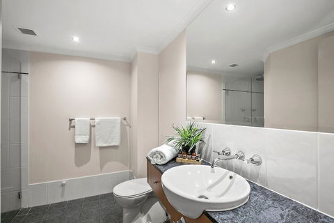 Poolside Alamanda Beachfront Resort 88 - New Castle Holiday 3