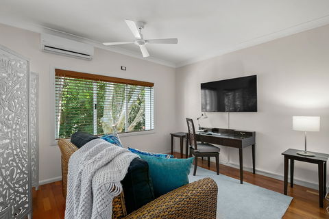 Poolside Alamanda Beachfront Resort 88 - New Castle Holiday 4