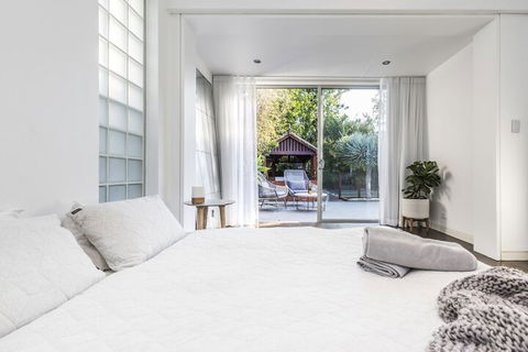 Coogee Luxury Home With Salt Water Pool & Parking - New Castle Holiday 6