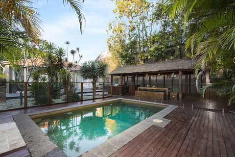 Coogee Luxury Home With Salt Water Pool & Parking - New Castle Holiday 2