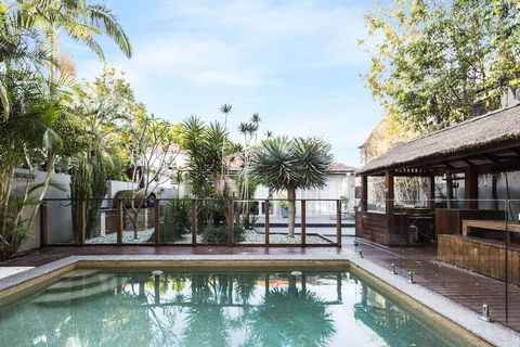 Coogee Luxury Home With Salt Water Pool & Parking - New Castle Holiday 1